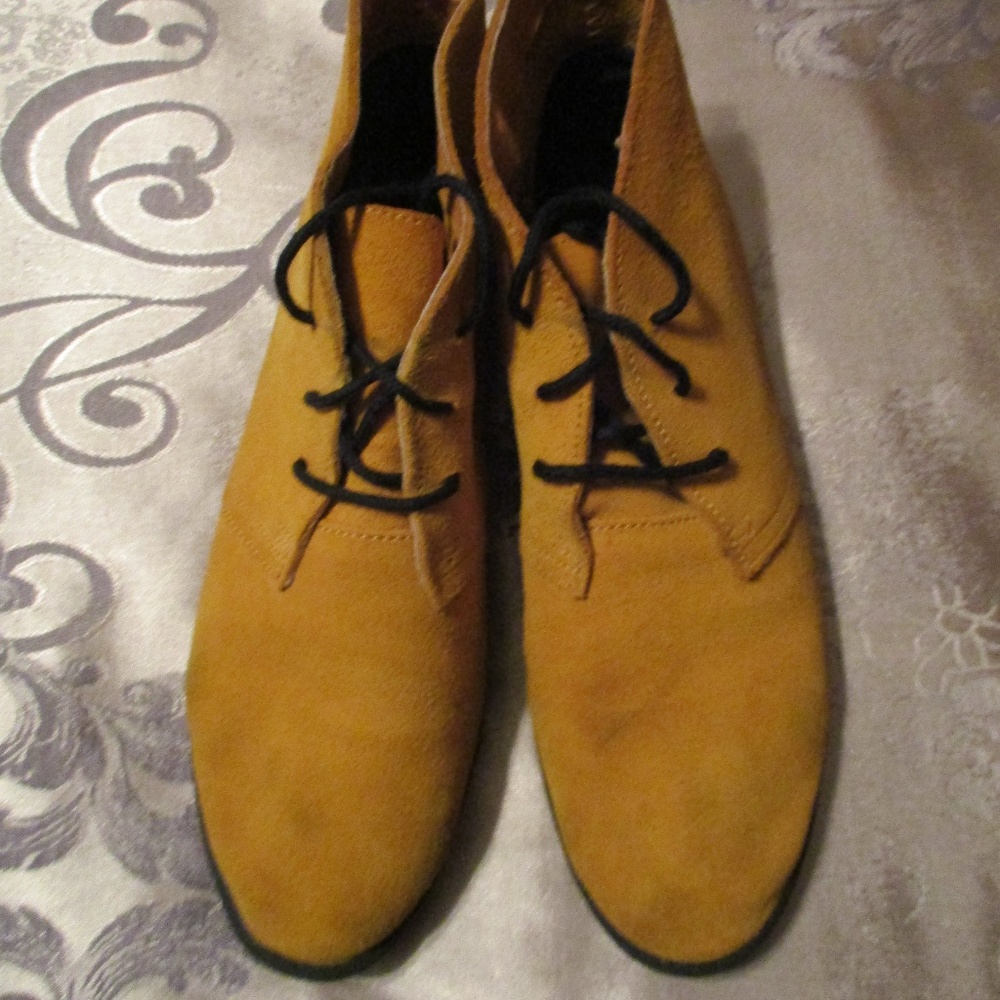 GOLD SUEDE BOOTIE - Picture 1 of 3